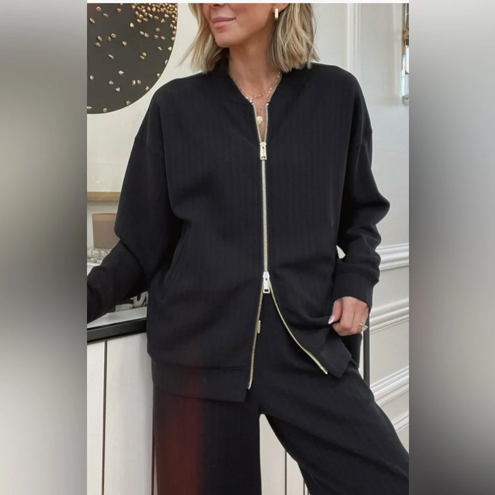 Splendid x @cellajaneblog
Rib Scuba Knit Zip-Up Jacket - Picture 5 of 5